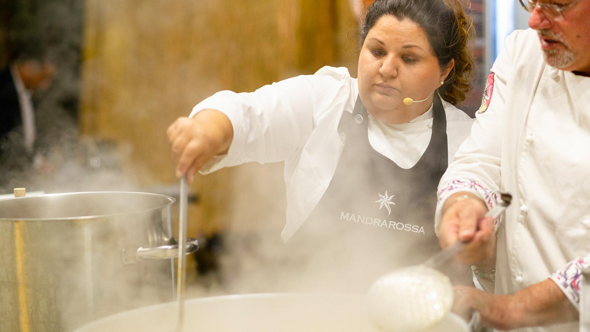Risotto mantecato con crema di tenerumi, limone e tartare di gambero Risotto mantecato con crema di tenerumi, limone e tartare di gambero